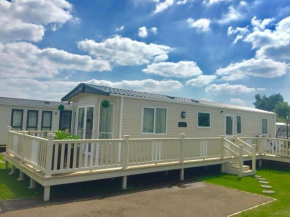 Luxury Caravan with Hot tub on Tattershall lakes